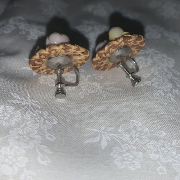 VTG MCM PASTEL SEASHELL FLOWERS AND WICKER EARRINGS AND BROOCH PIN - Picture 5 of 9